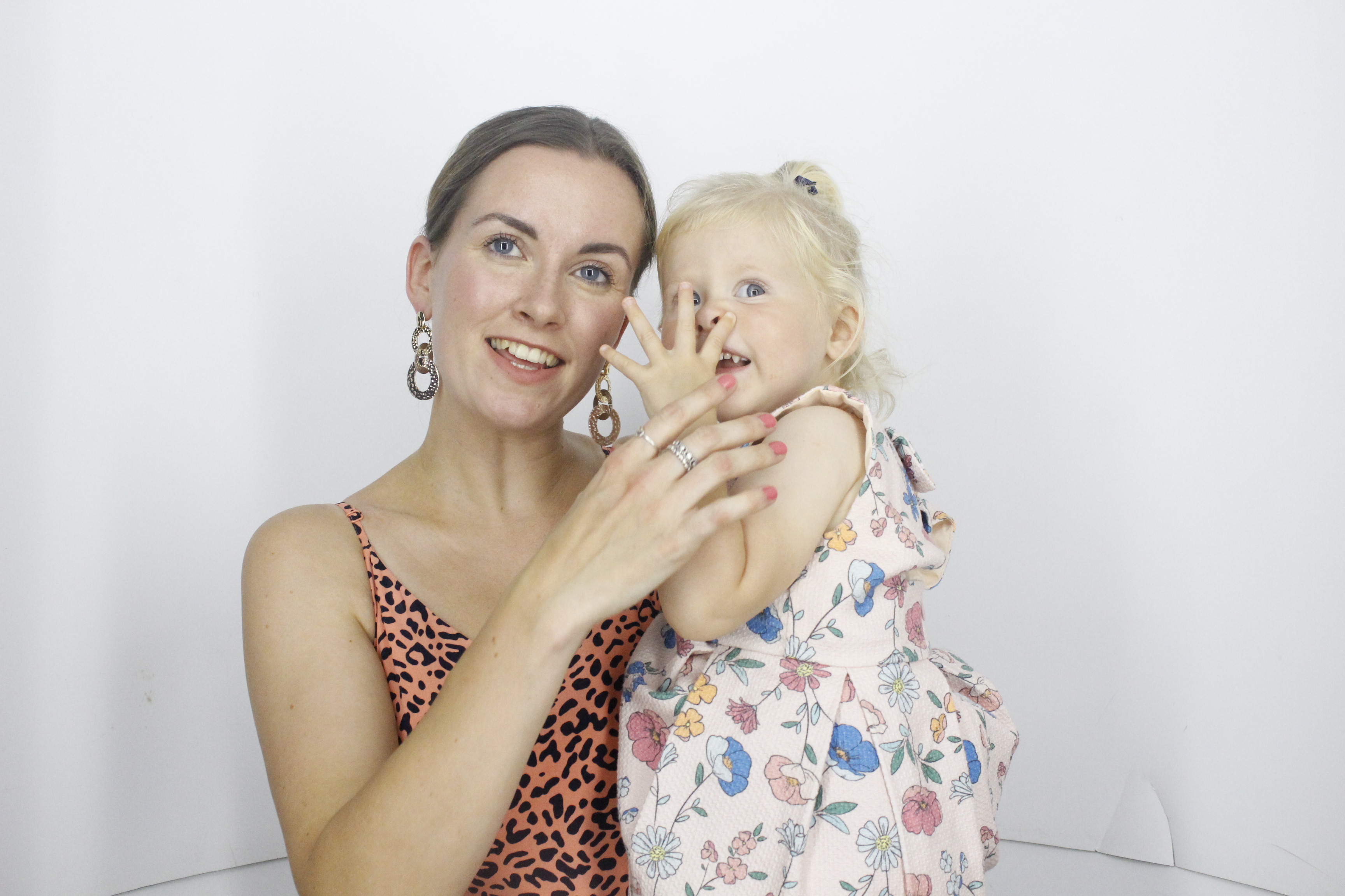 Sam & Rachel's Wedding | View more photos from the event at gallery.myphotoboothexperience.co.uk/u/MyPhotoBoothExperienceLtd/Sam-Rachels-Wedding